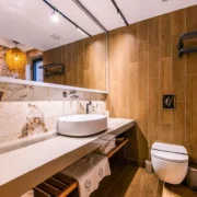 Hotel Bucura Căciulata - Baia apartamentului cu două camere Hotel & Spa BUCURA